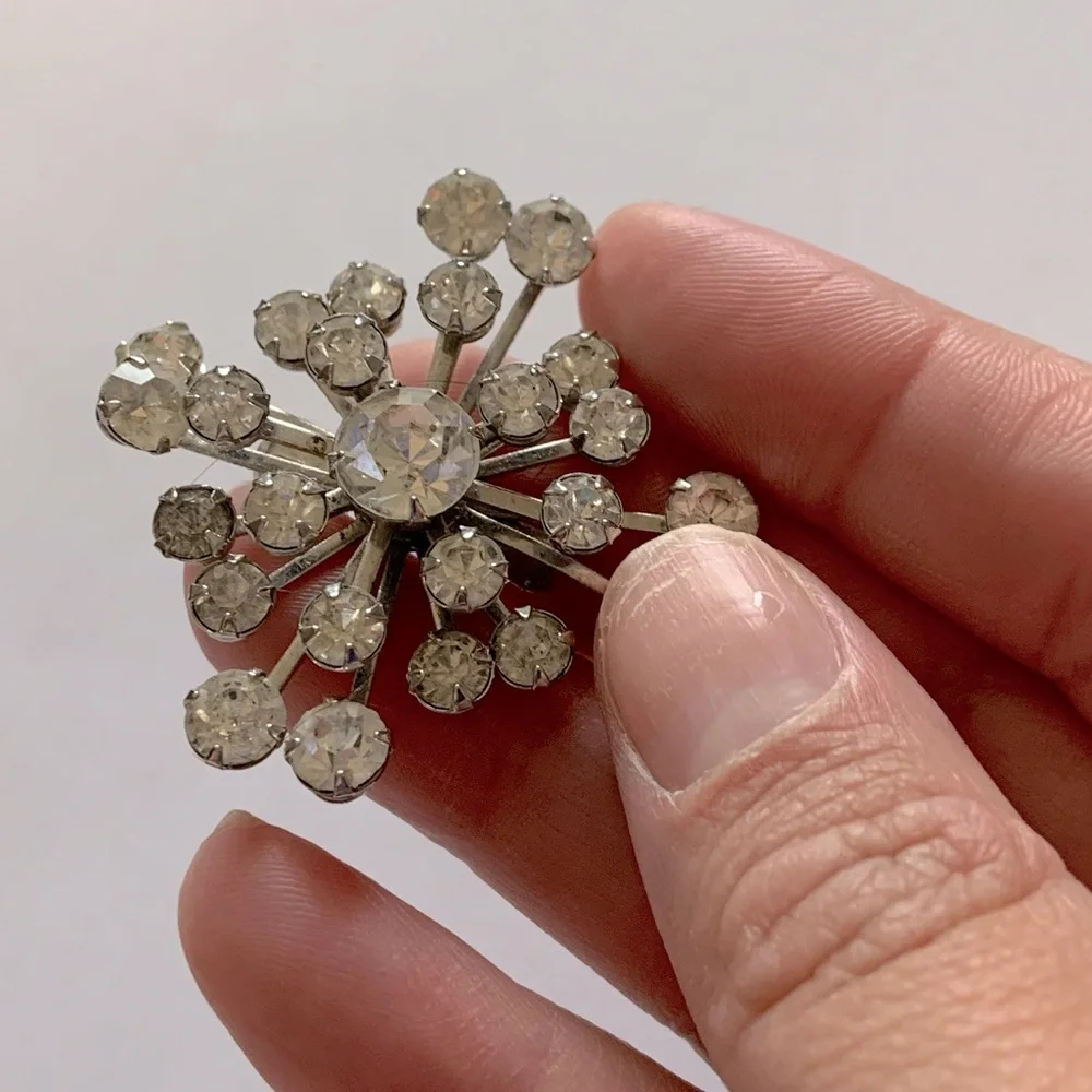 Vintage brooch bundle featuring a snowflake brooch and starburst brooch